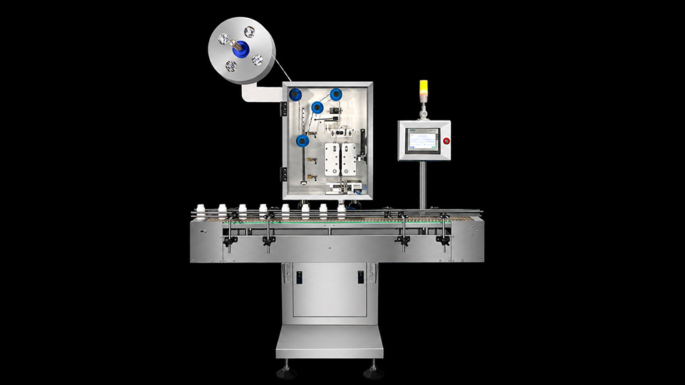 roll stock cutting desiccant bag inserting machine