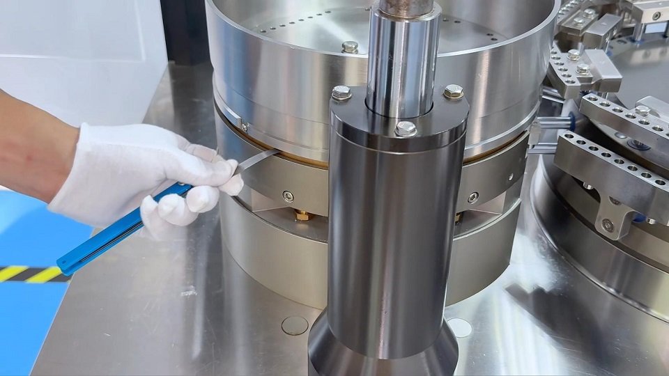 Adjustment of the dosing disc clearance
