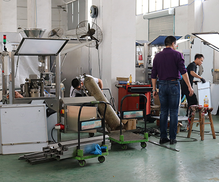 Laboratorio di produzione di macchine capsula