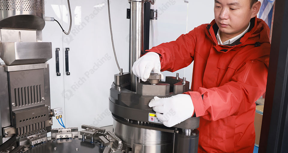 Come pulire la macchina riempitrice di capsule completamente automatica